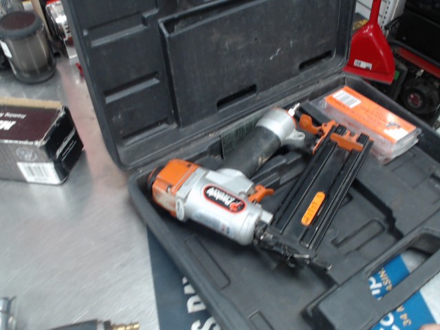 Paslode nailer a pression