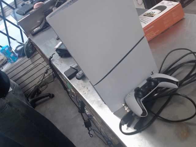 Console ps5 avec manette et cable