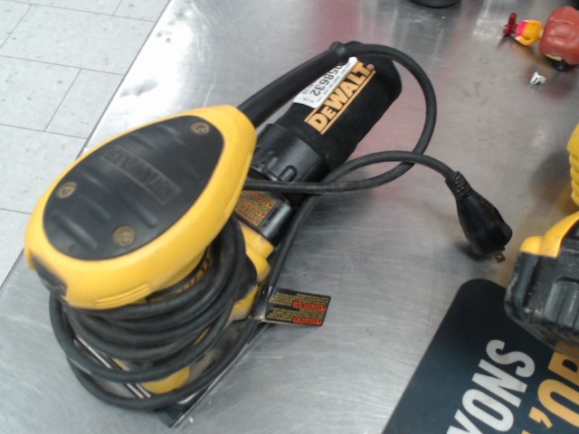 Sableuse dewalt a fil