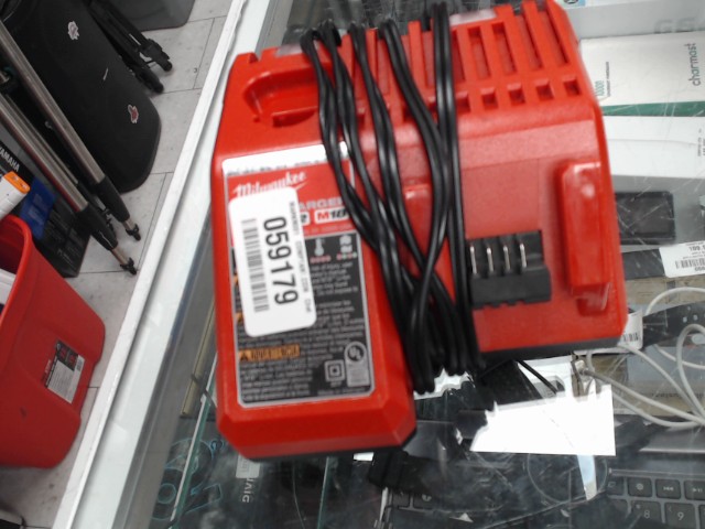 Charger milwaukee