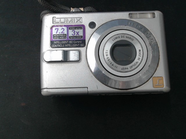Camera digitale gris magan�e