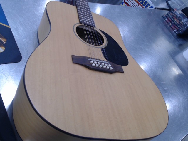 Guitar � 12 cordes