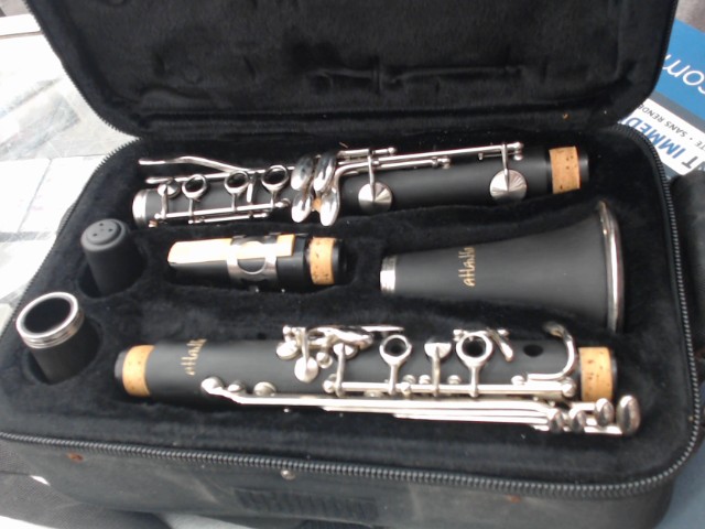 Clarinet b-flat avec etuit