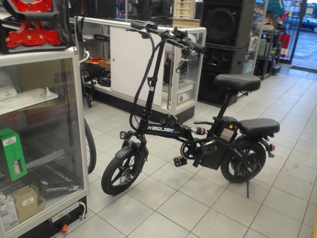 Velo electrique + charg + cles