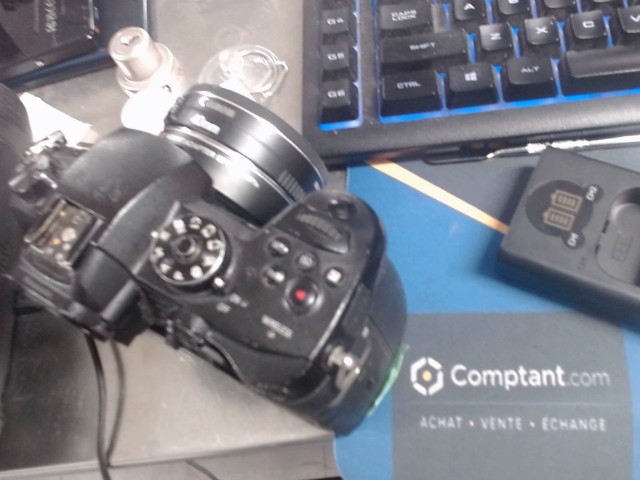 Camera avec canon lense et batterie
