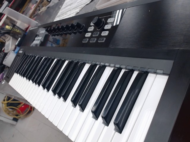 Midi keyboard controller