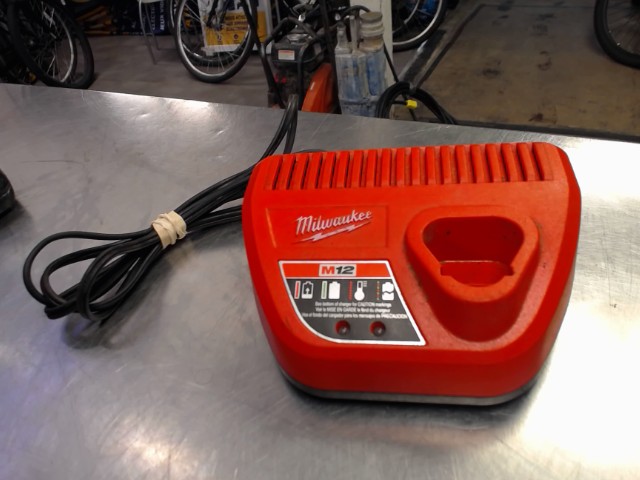 Chargeur milwaukee