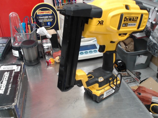 Nail gun a batterie dewalt