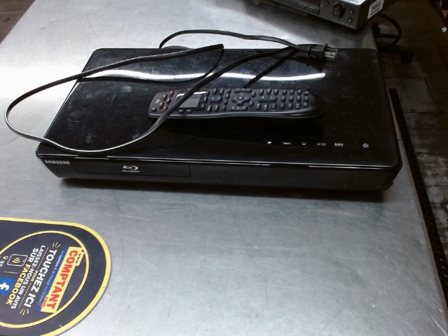 Lecteur dvd avec manette et fil