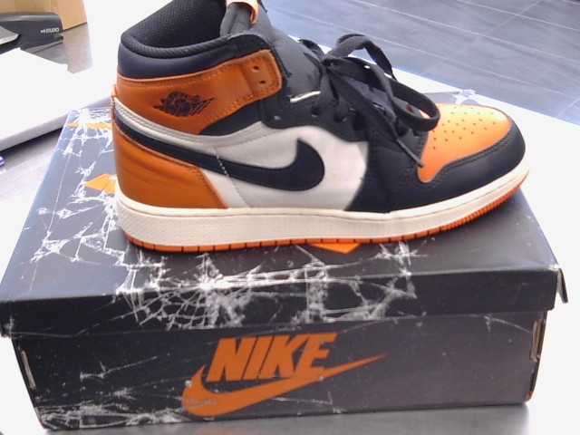 Air jordan 1 retro high og gs size 6.5