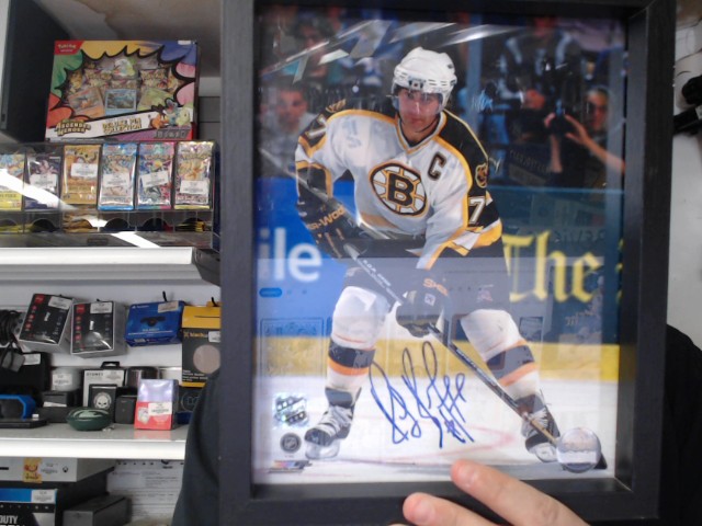 Cadre 8 x 10 raymond bourque autographi�