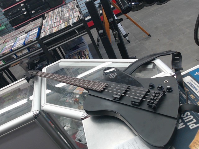 Bass 4 cordes goth 2008 pitch black kore