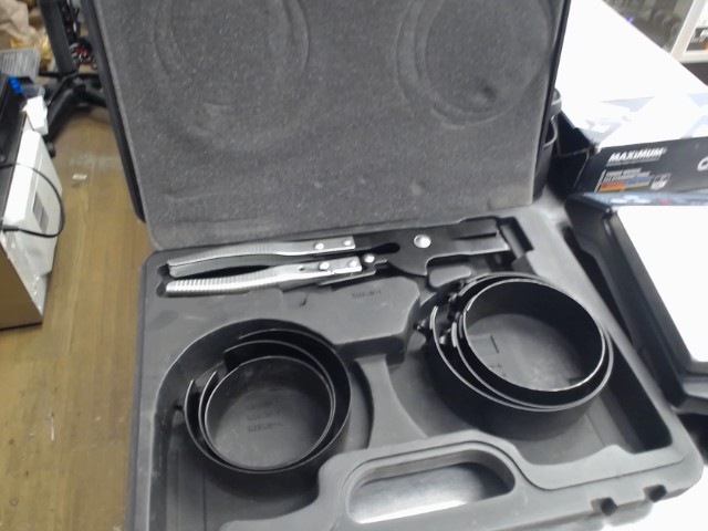 Piston ring compressor set