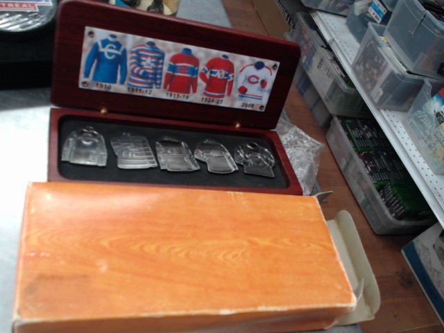 Box jersey pins montreal canadiens ltd