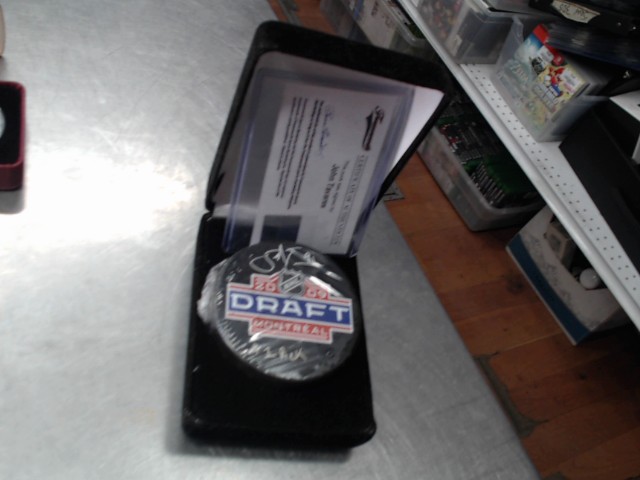 John tavares signed 2009 draft nhl puck