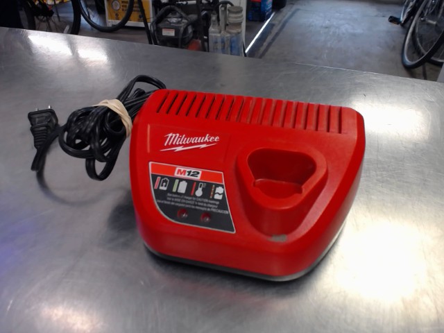 Chargeur milwaukee 12v