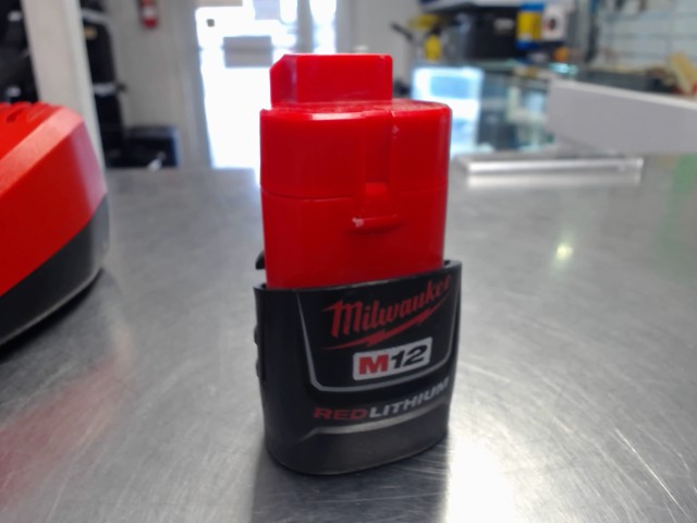 Batterie milwaukee 12v
