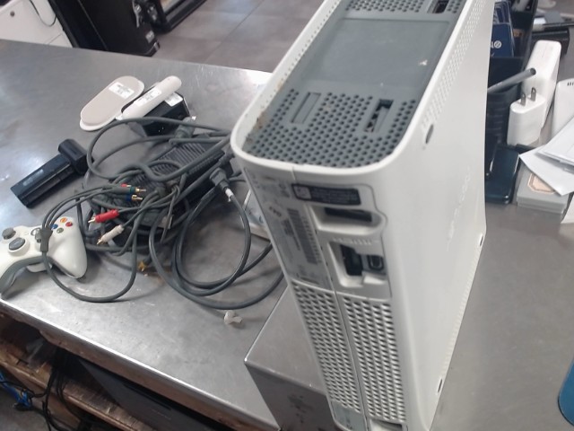 Xbox 360 avec cable et manette