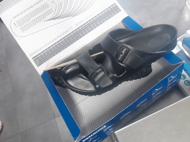 Paire de sandale
