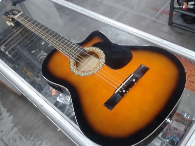 Guitare semi-accoustique (meche craqu�)
