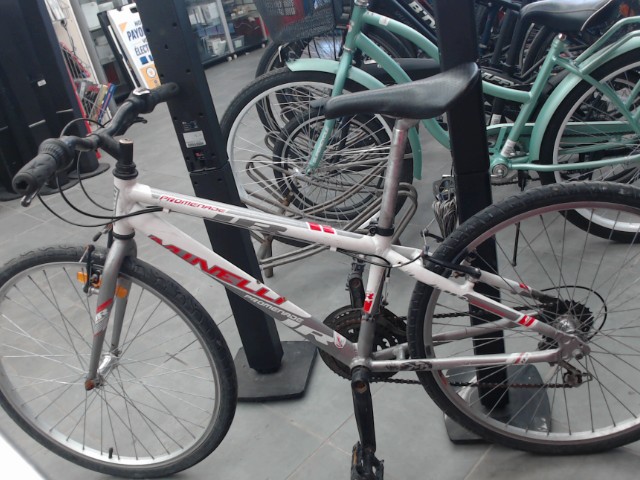 Velo 24' blanc usee