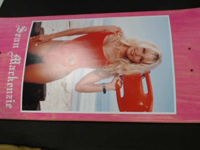 Planche skateboard rose baywatch