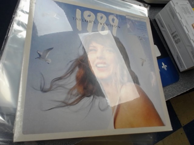 1989 taylor's version skies blue edition