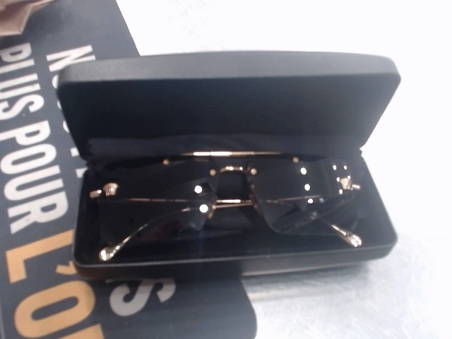 Lunette de soleil + etuitt