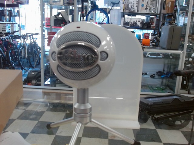Blue microphone blanc