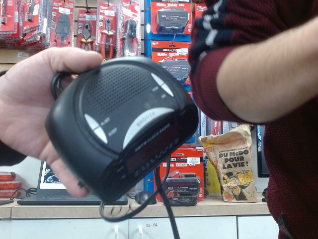 Am/fm clock radiio