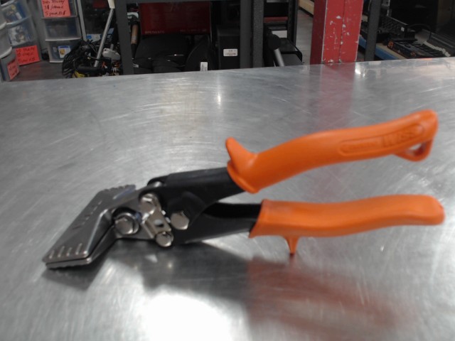 Paire de pince a metal orange