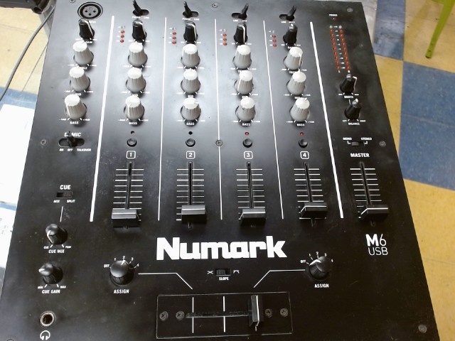 Mixeur 4 track
