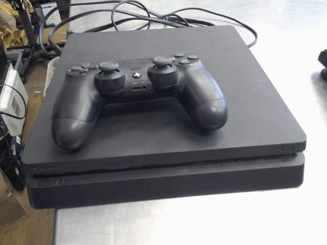 Ps4 slim 1 tb +manette