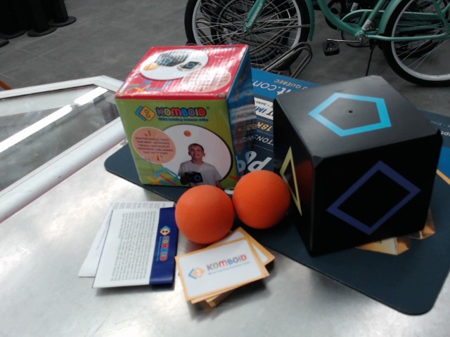 Komboid wrist twisting bounce cube