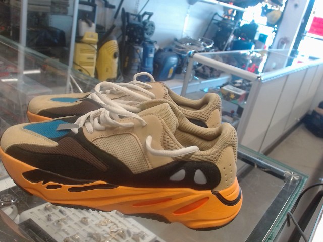 Adidas yeezy boost 700 waverunner