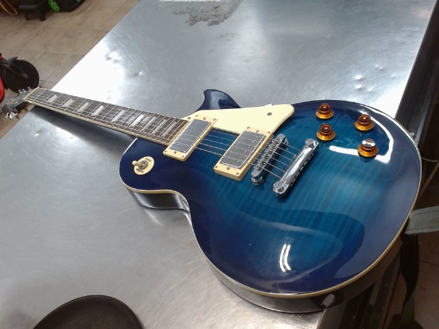 Guitar les paul gibson bleu ds case