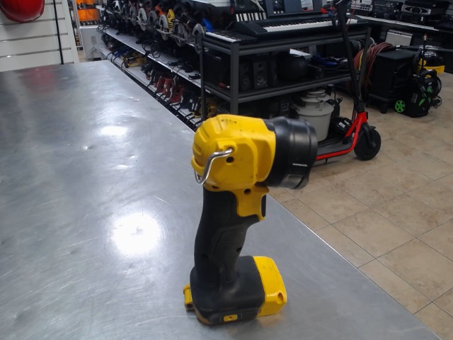 Lumiere no batt dewalt