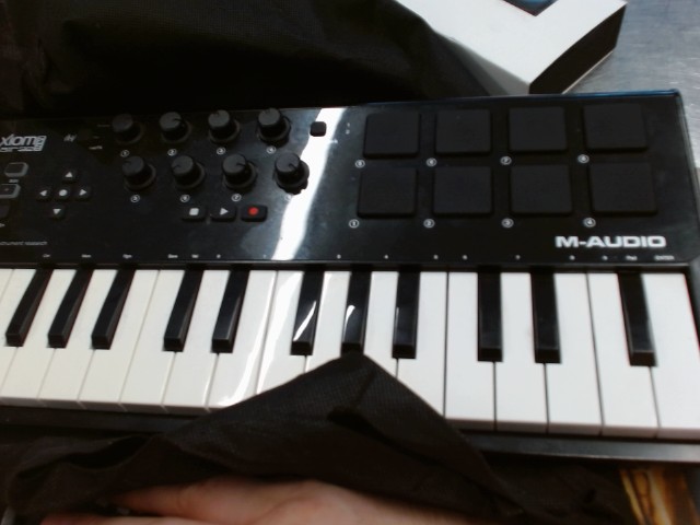 Clavier midi axiom achete ici + cable