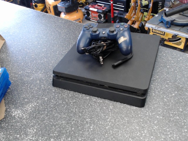 Ps4 slim noire avec manette+fils