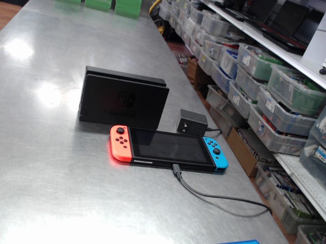 Console switch + dock + fil courant