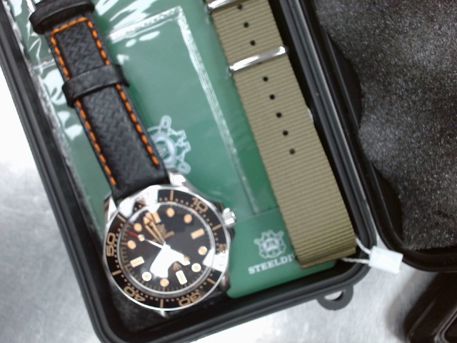 Montre auto avec bracelet et case