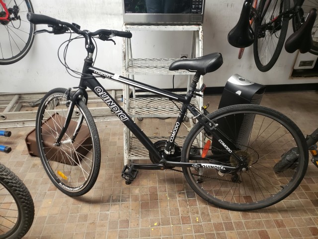 Becycle de ville noire