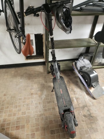 Ninebot avec chargeur et casque