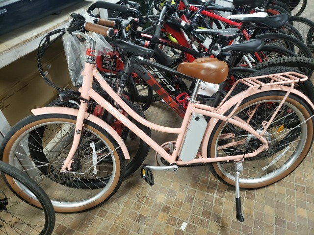 Velo rose avec batt et chargeur