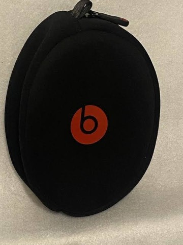 Beats solo 3 + case