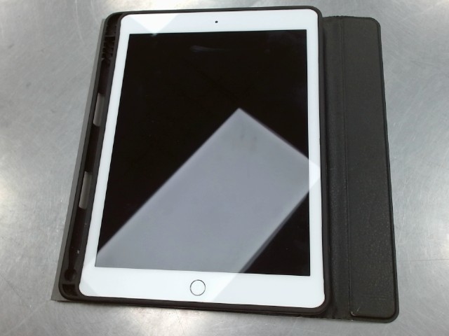 Ipad 6th gen 32gb w case and keyboard
