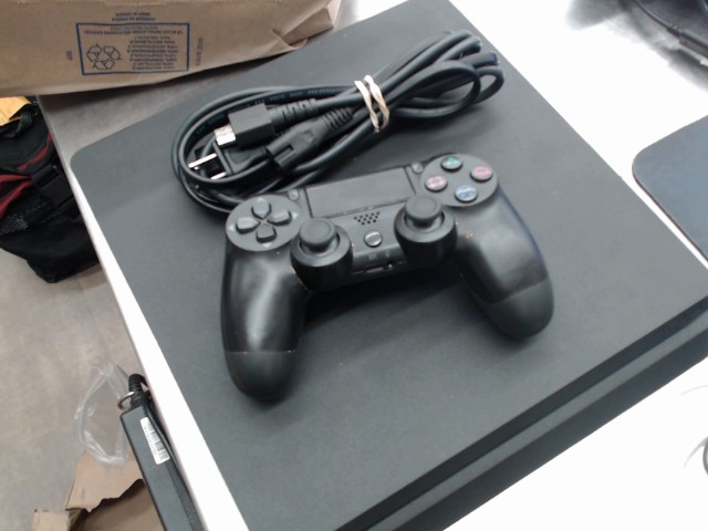 Console sony ps4 slim avec 1 manette