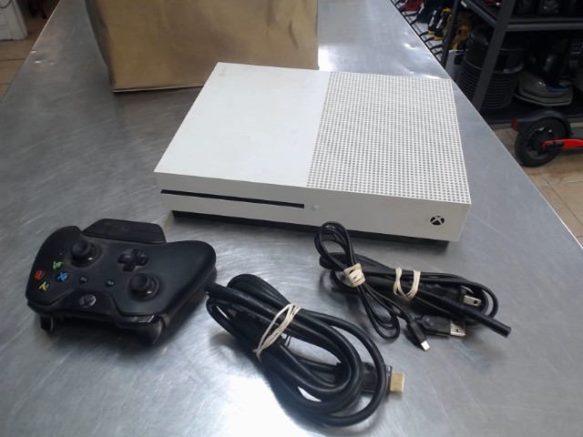 Xbox one s + manette + fils