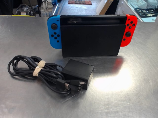 Nintendo switch + dock + fil+ joycons