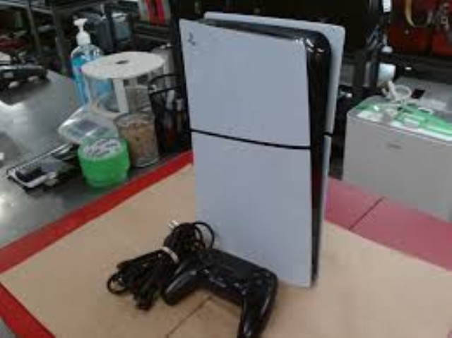 Ps5 avec 2 mannettes et fils
